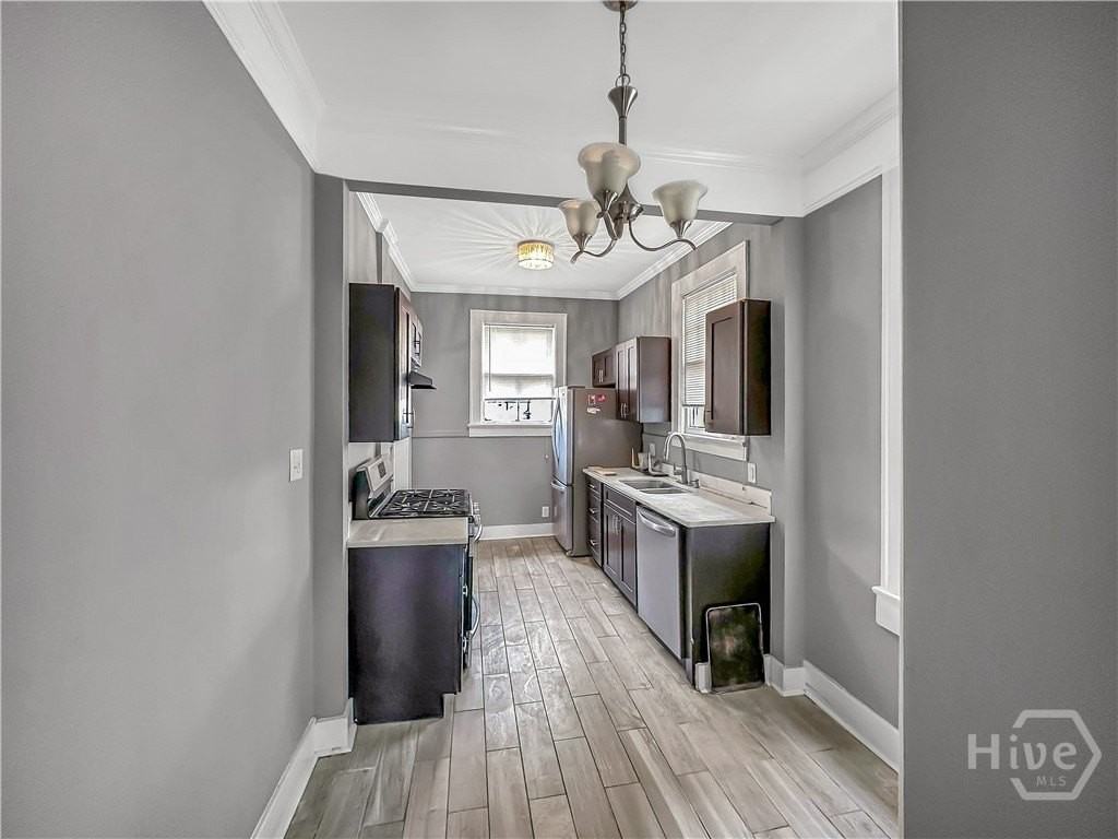 607 E 37th St - Photo 6 of 18