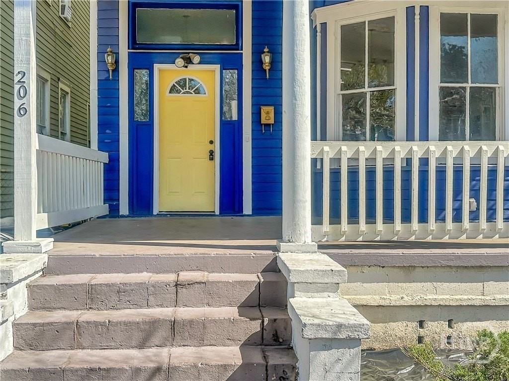 206 W 39th St - Photo 4 of 38