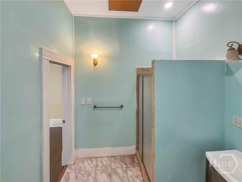 206 W 39th St - Photo 7 of 38