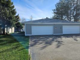 featured image of 922 E Hillview Dr