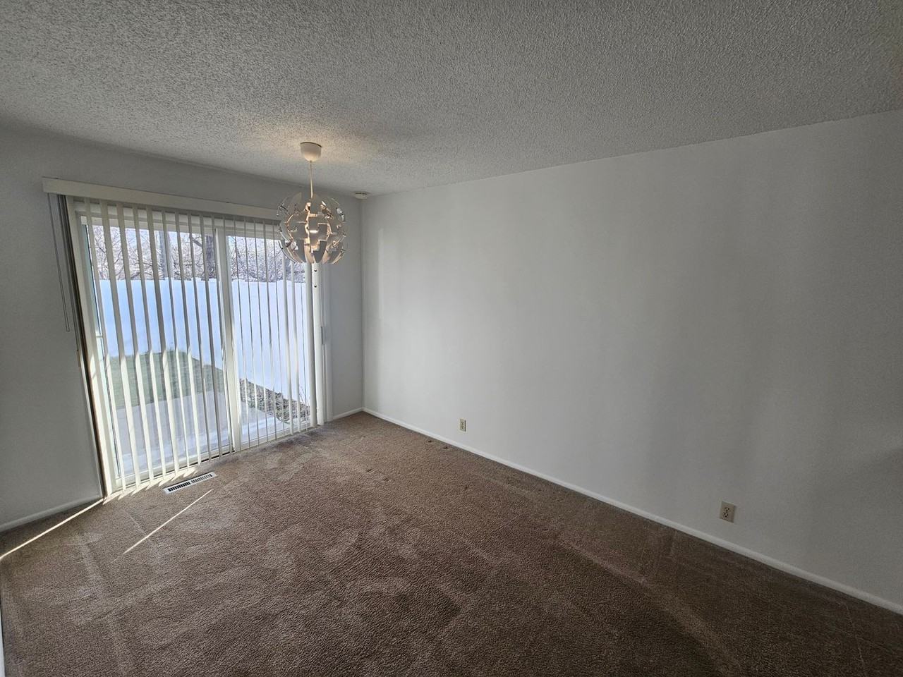 922 E Hillview Dr - Photo 4 of 23