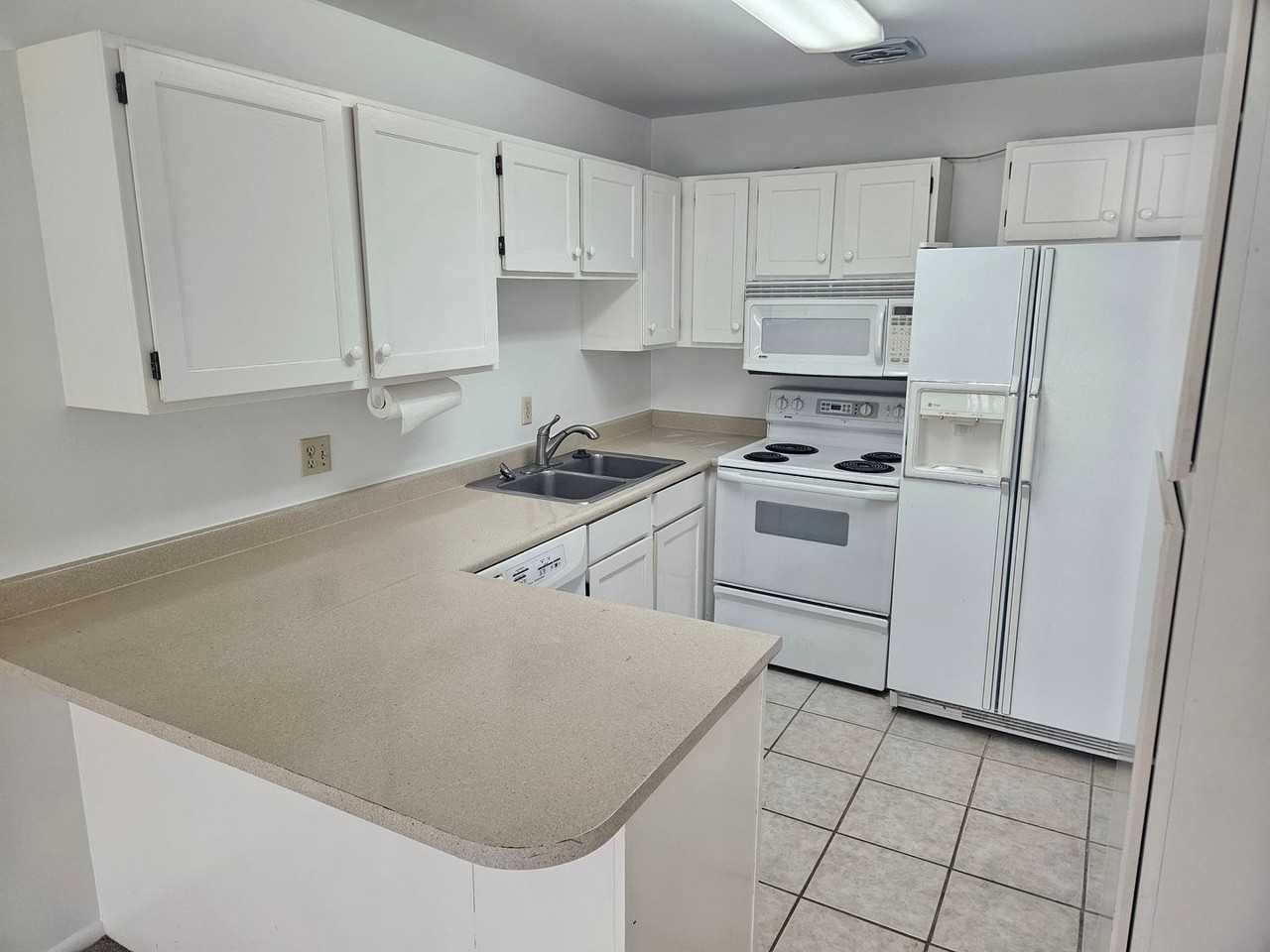 922 E Hillview Dr - Photo 5 of 23