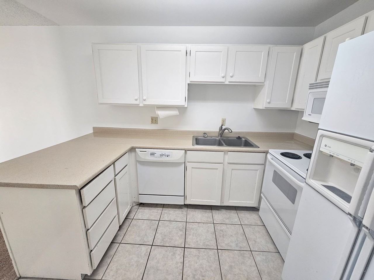 922 E Hillview Dr - Photo 6 of 23