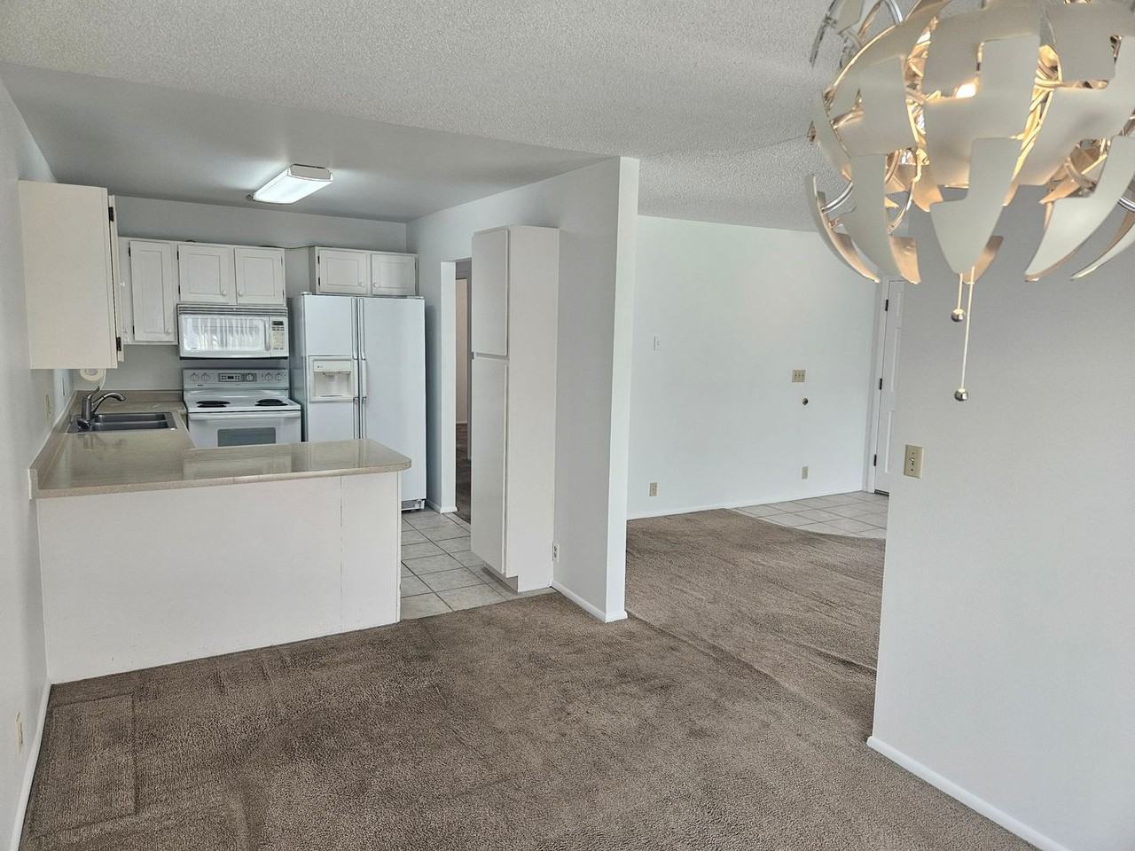 922 E Hillview Dr - Photo 7 of 23