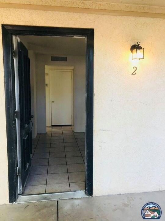 185 W D St unit: Apt 2 - Photo 2 of 5