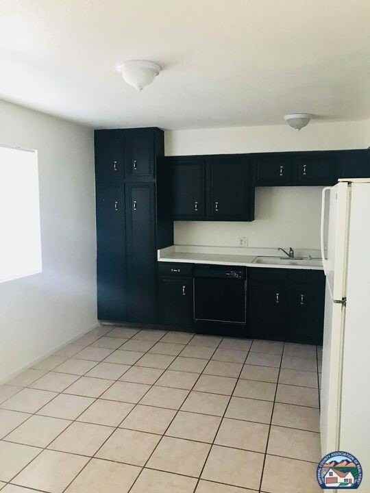 185 W D St unit: Apt 2 - Photo 3 of 5