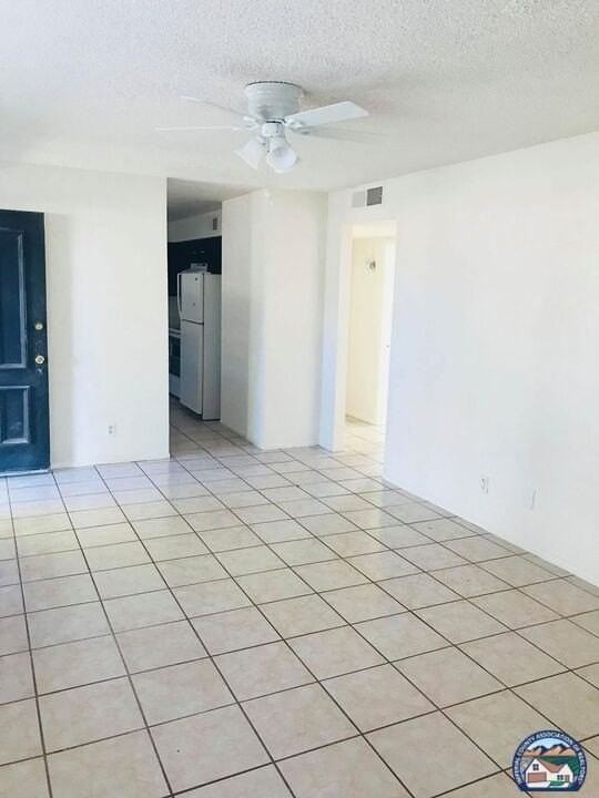 185 W D St unit: Apt 2 - Photo 4 of 5