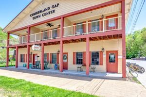 featured image of 704 Brooklyn St Unit 4