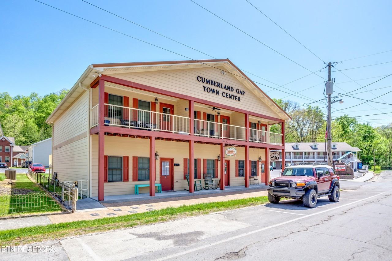 704 Brooklyn St Unit 4 - Photo 2 of 11