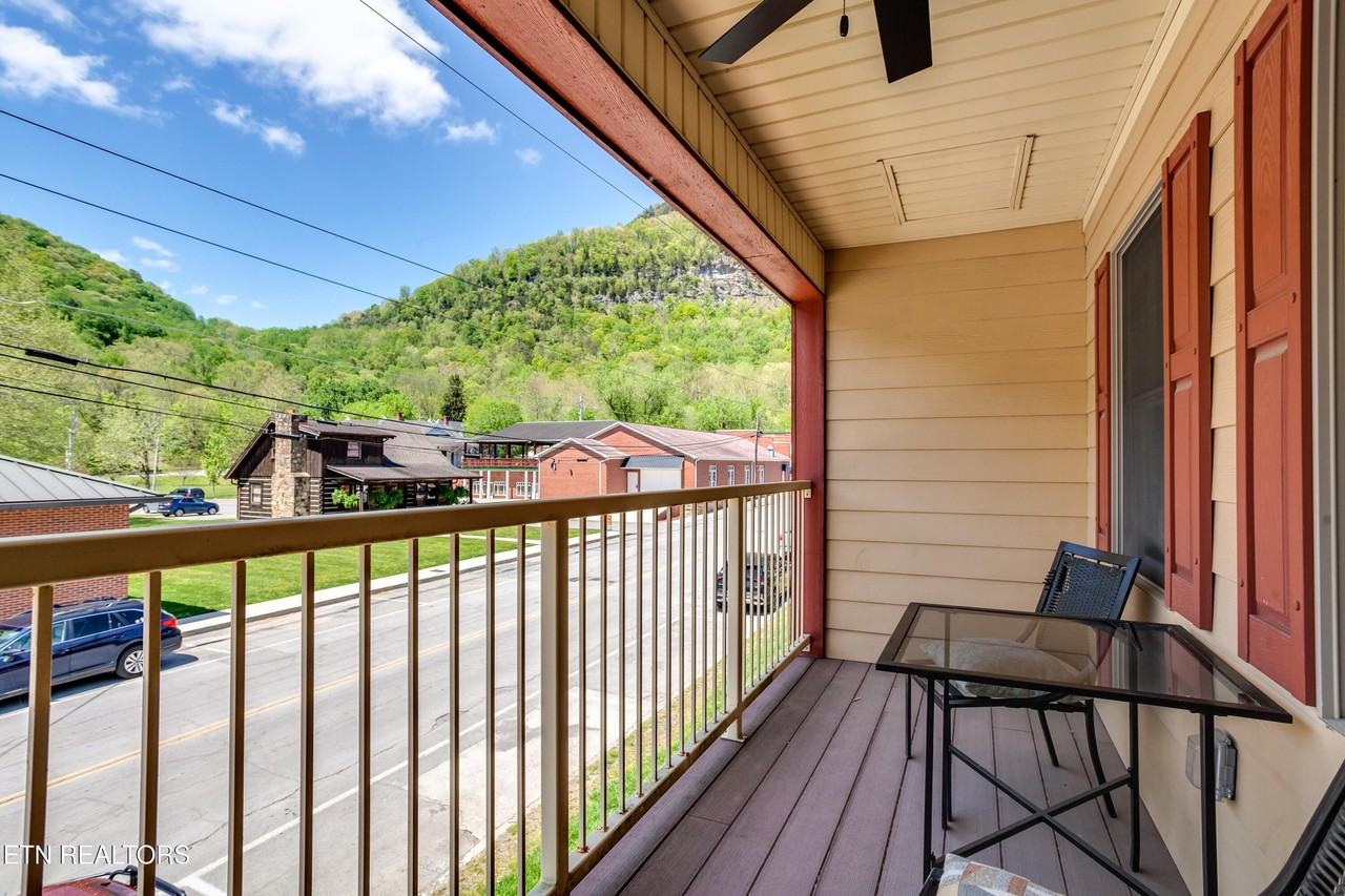 704 Brooklyn St Unit 4 - Photo 7 of 11