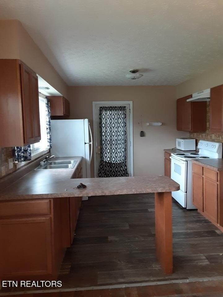 1005 Hollywood Dr - Photo 3 of 13