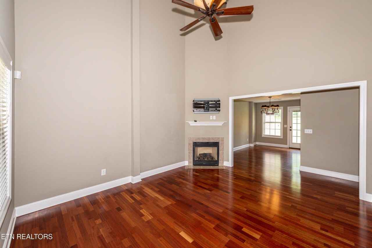 206 Janet Ln - Photo 5 of 42