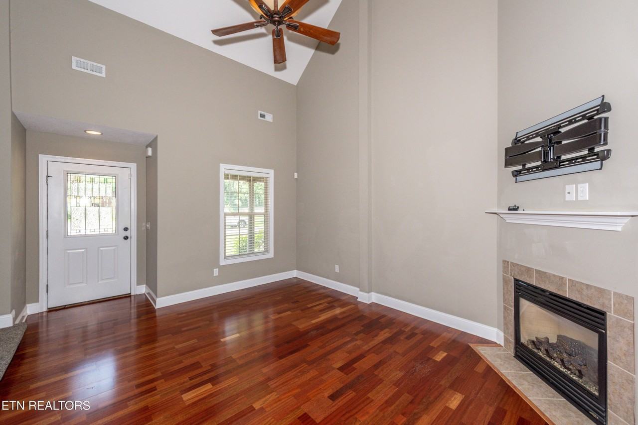 206 Janet Ln - Photo 7 of 42