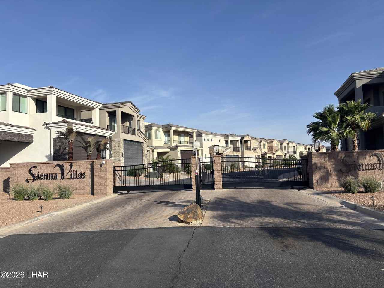 614 Grand Island Dr - Photo 3 of 47