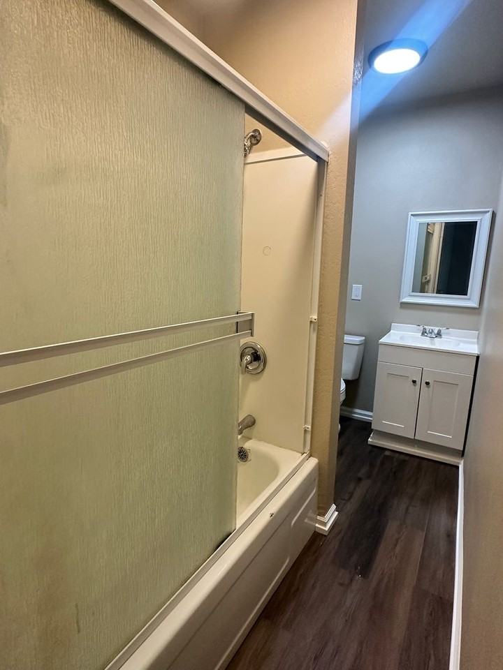 629 N Sacramento St - Photo 4 of 8