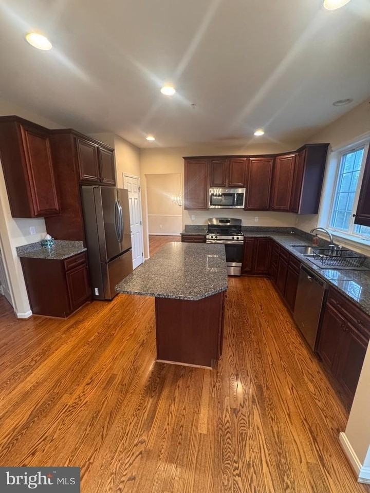 6016 Cypress Springs Rd - Photo 6 of 27