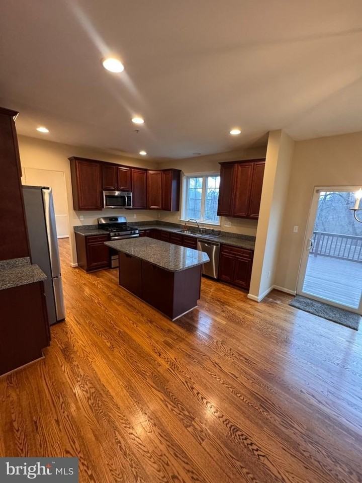 6016 Cypress Springs Rd - Photo 7 of 27