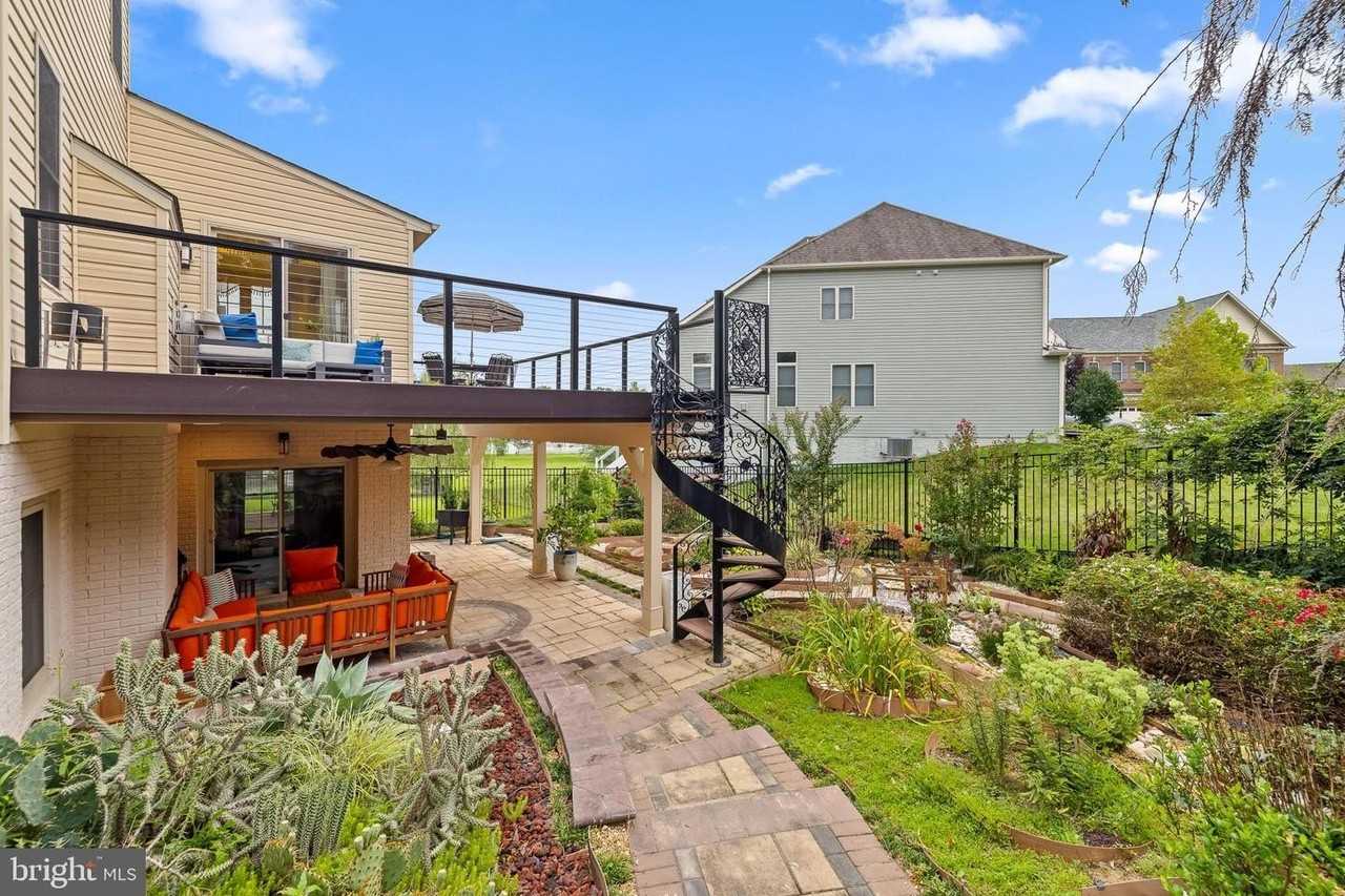 1116 Autumn Brook Ave - Photo 2 of 50