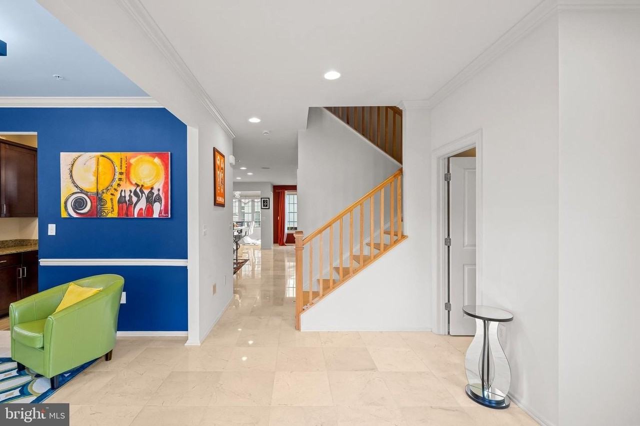 1116 Autumn Brook Ave - Photo 4 of 50