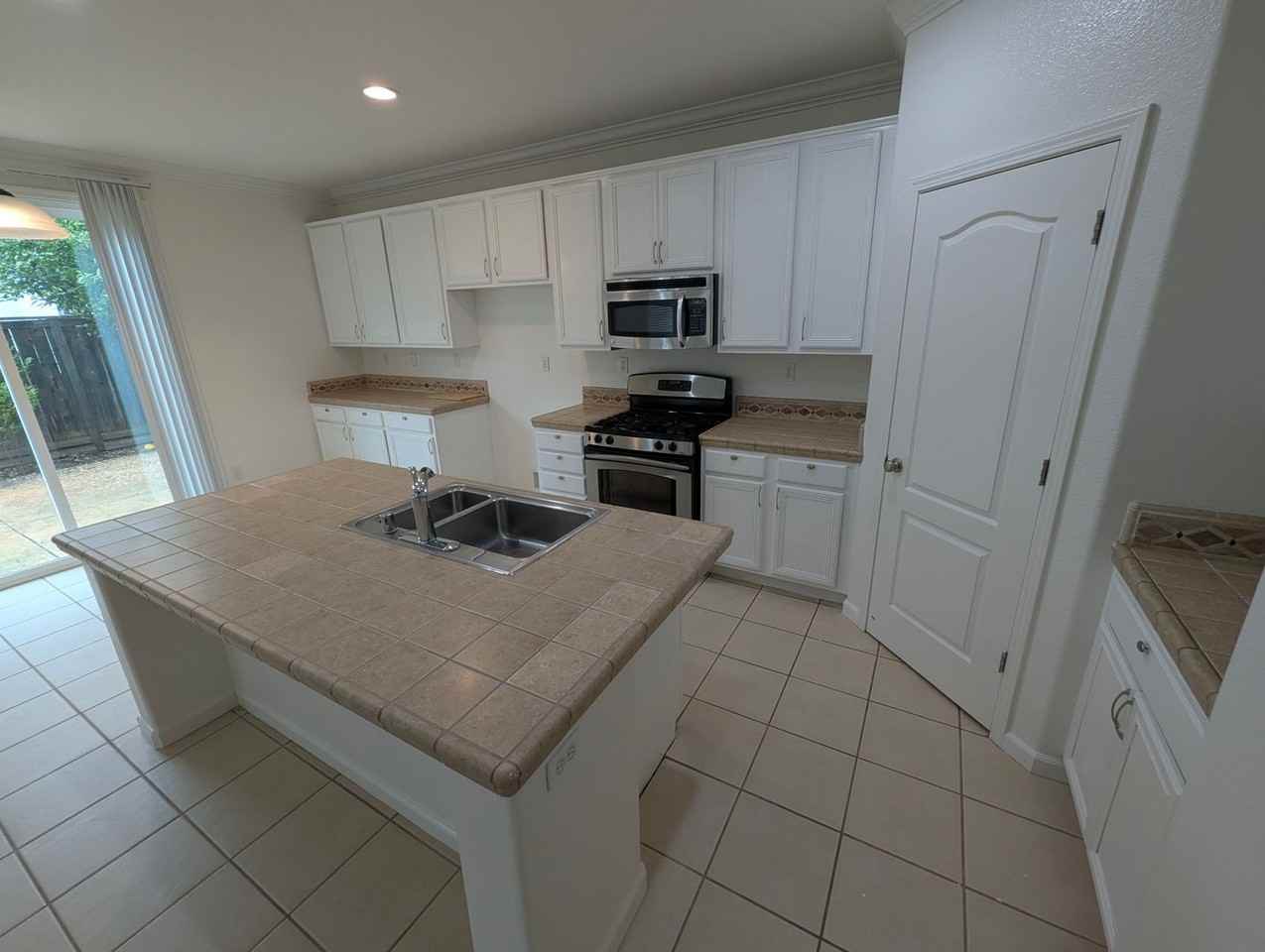 2410 White Dr - Photo 6 of 19