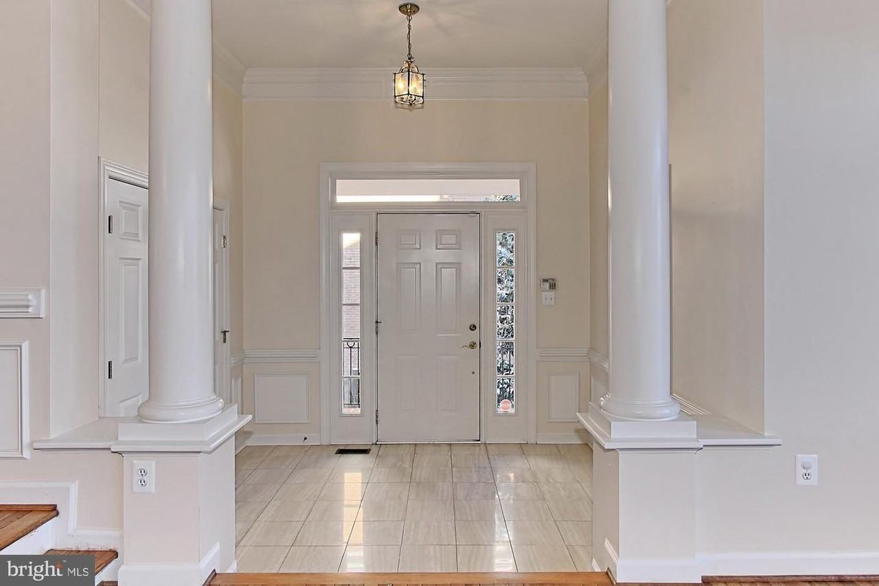 1850 Brenthill Way - Photo 4 of 43