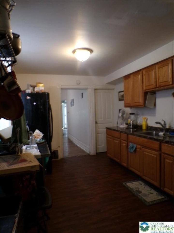 111 Ridge Ave - Photo 4 of 16