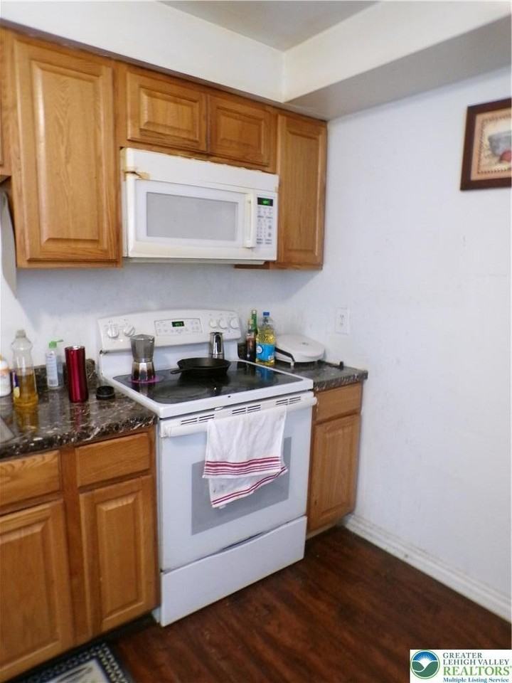 111 Ridge Ave - Photo 5 of 16