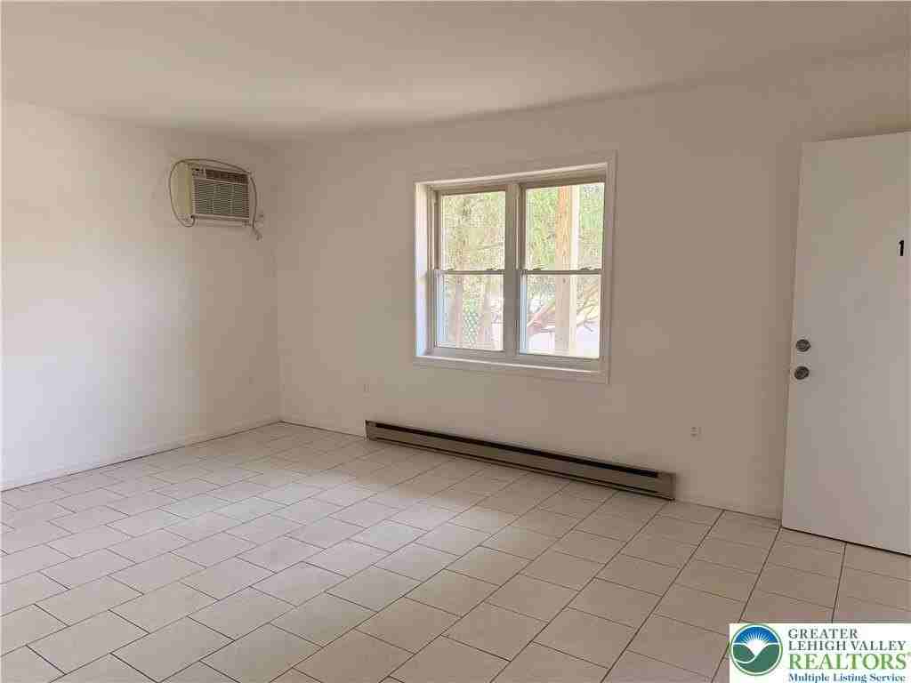 1818 W Livingston St 1st Fl - Photo 3 of 13