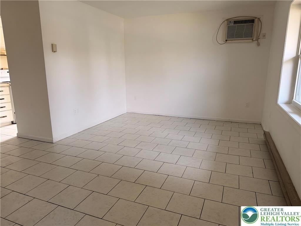 1818 W Livingston St 1st Fl - Photo 4 of 13