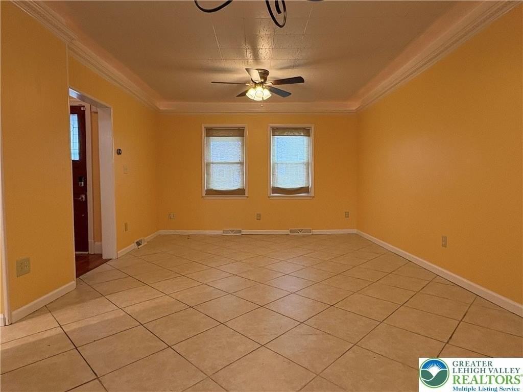 754 E Washington Ave - Photo 3 of 19