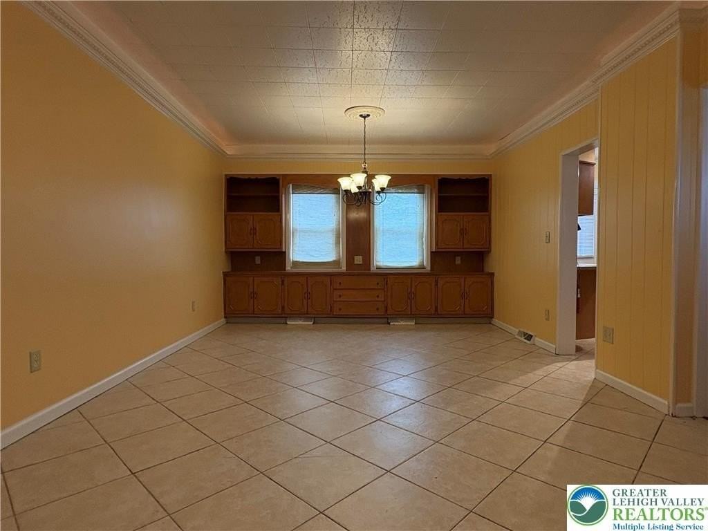 754 E Washington Ave - Photo 4 of 19