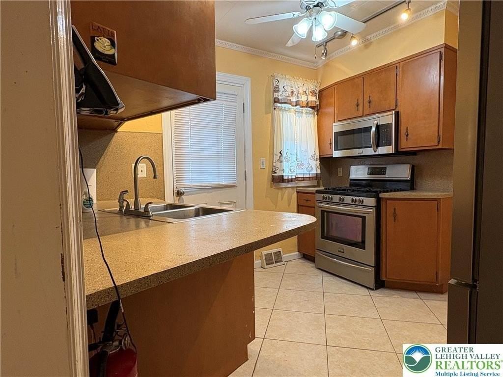 754 E Washington Ave - Photo 5 of 19