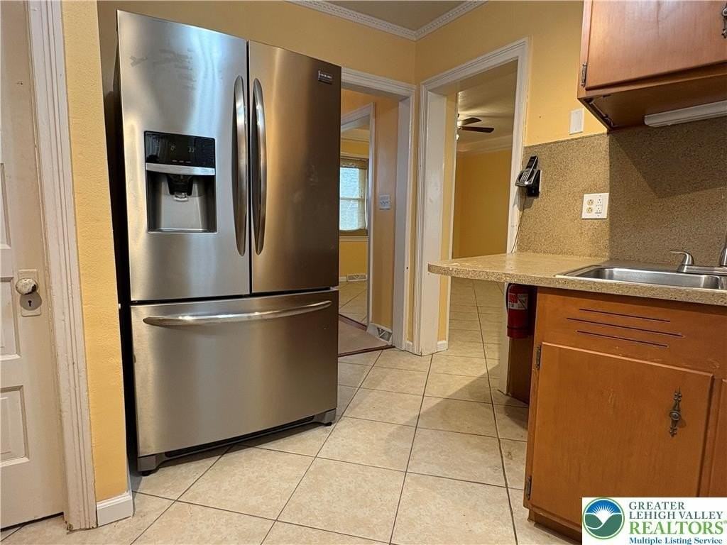 754 E Washington Ave - Photo 6 of 19