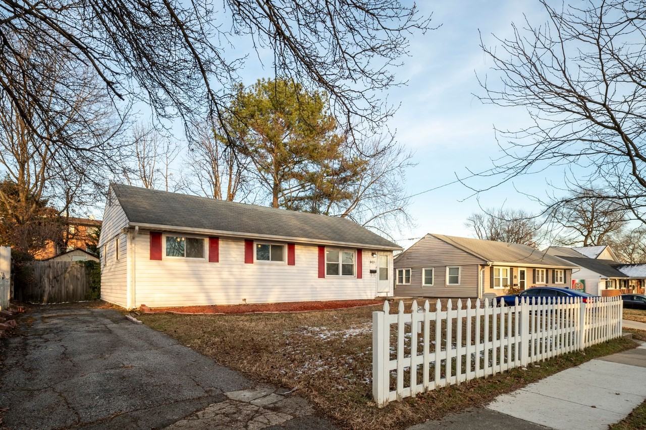 903 Montrose Ave - Photo 2 of 26