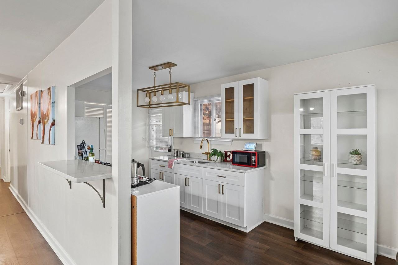 903 Montrose Ave - Photo 4 of 26