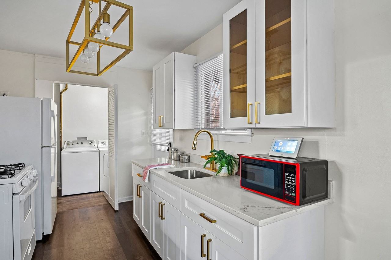 903 Montrose Ave - Photo 6 of 26