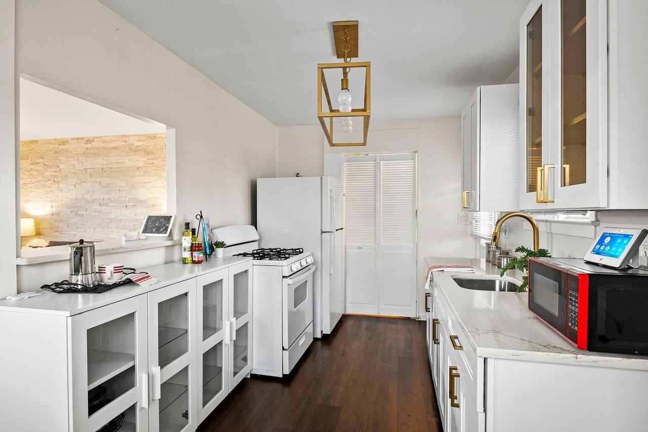 903 Montrose Ave - Photo 7 of 26