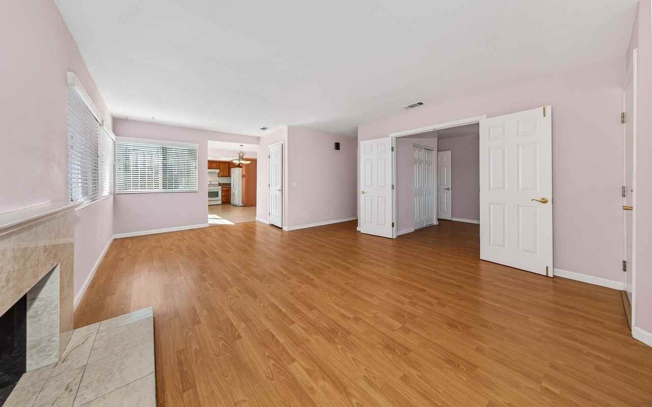 25244 Lawton Ave - Photo 6 of 26