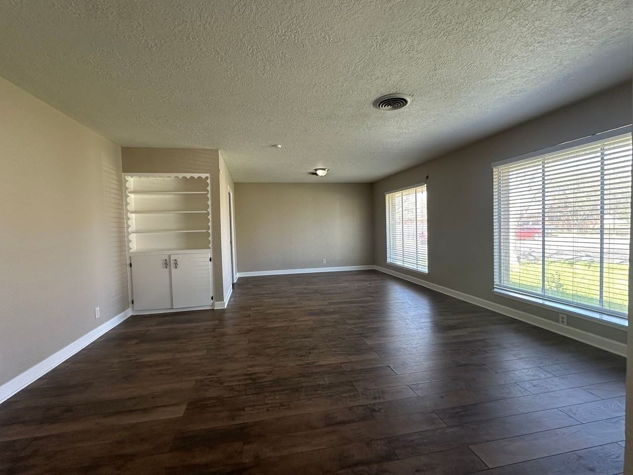 6022 Killarney Dr - Photo 3 of 12