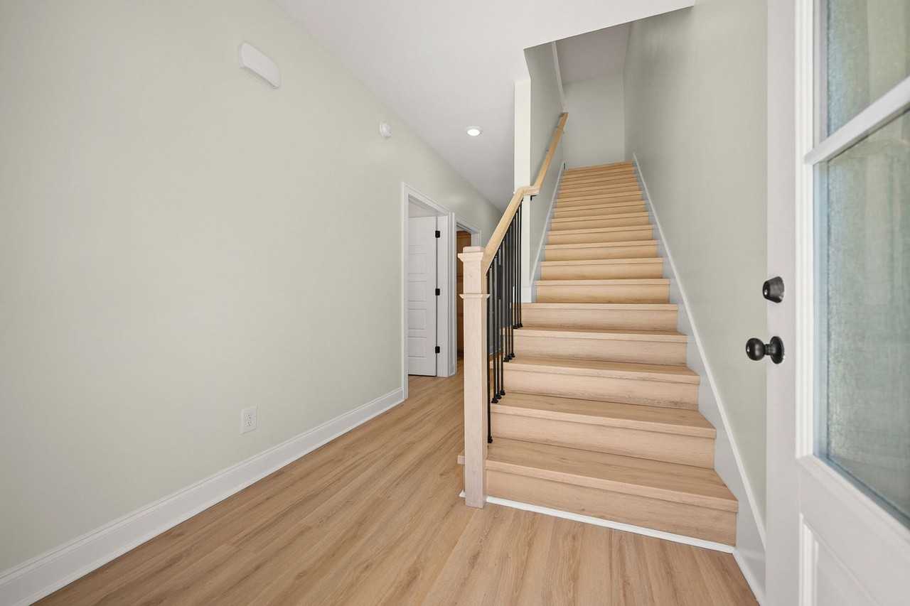 S. 7th St. - 320-330 - Photo 5 of 31