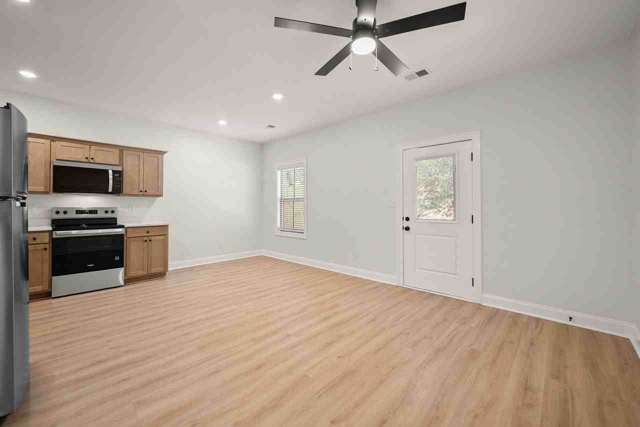 S. 7th St. - 320-330 - Photo 7 of 31