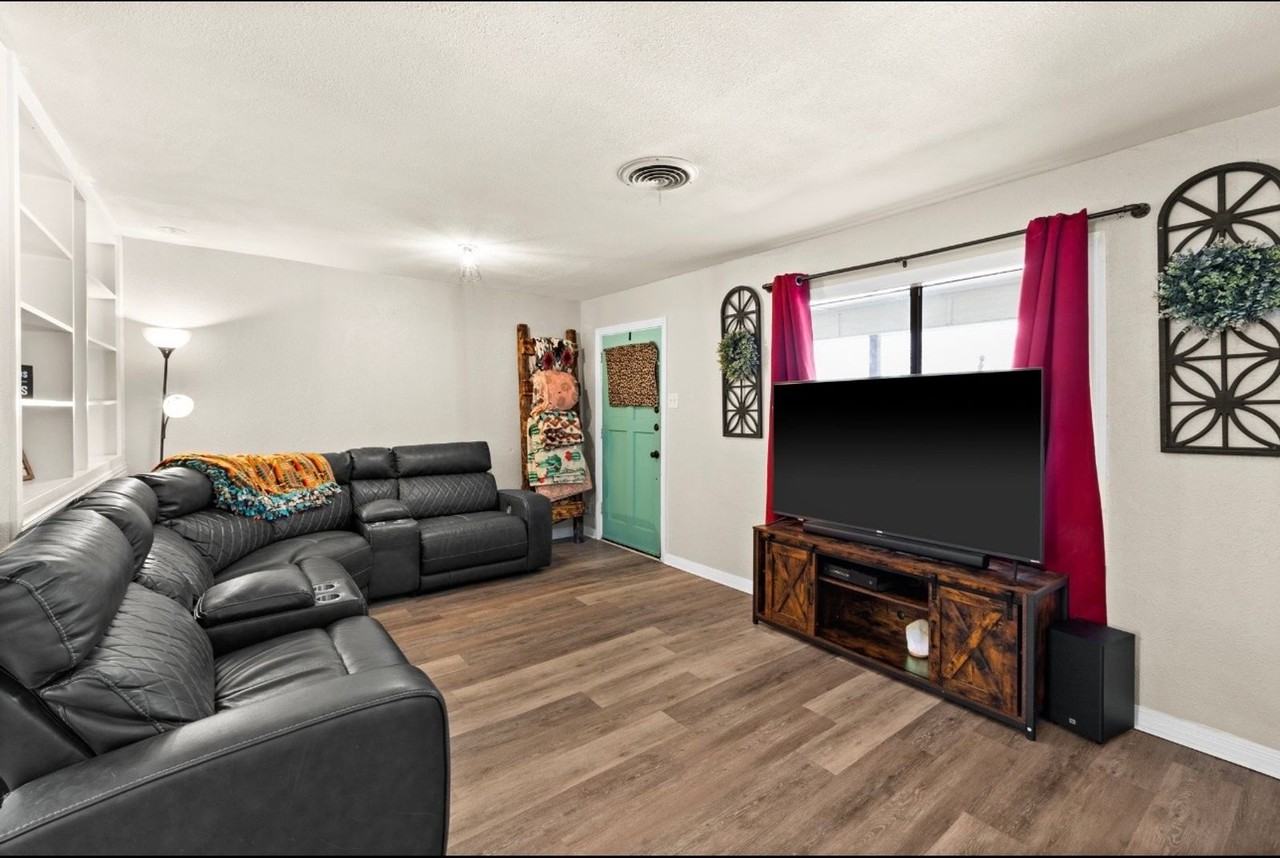 917 Crockett Ct - Photo 6 of 29