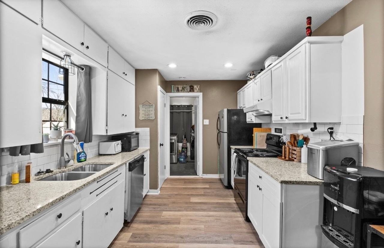 917 Crockett Ct - Photo 2 of 29