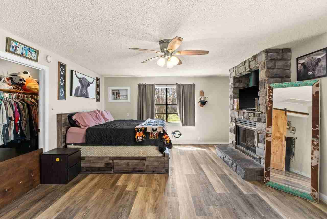 917 Crockett Ct - Photo 4 of 29