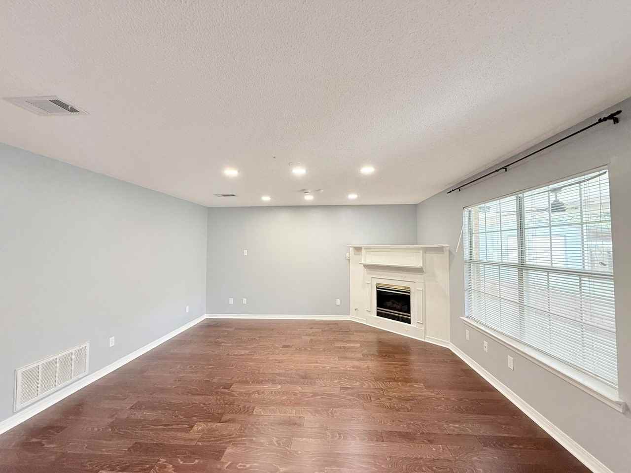 3548 Stratford Ln - Photo 2 of 20