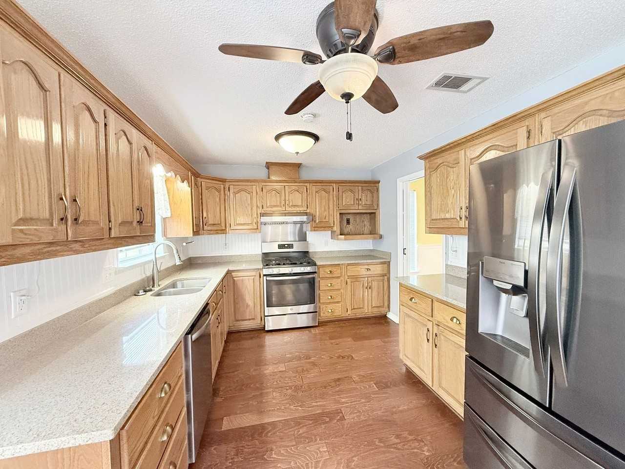 3548 Stratford Ln - Photo 5 of 20