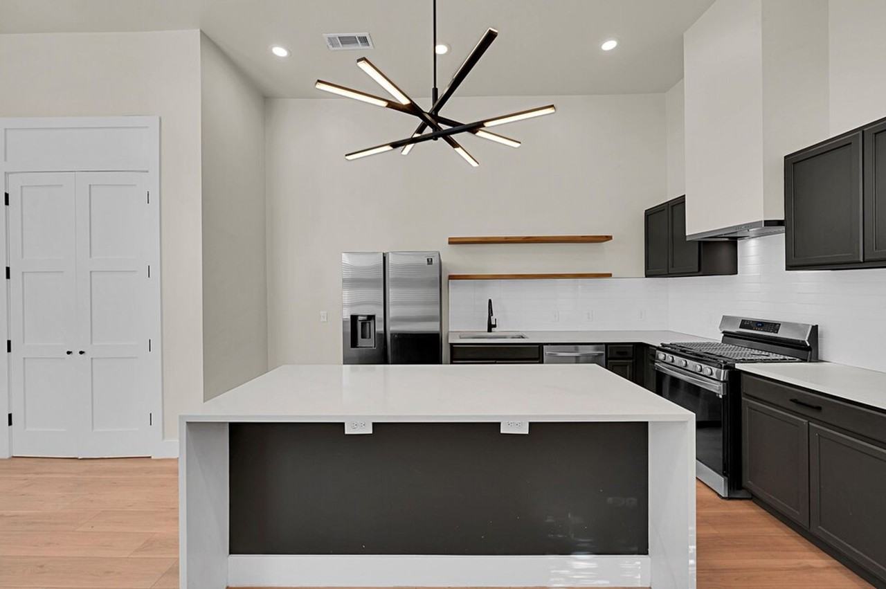 525 S 10th St - Photo 7 of 40