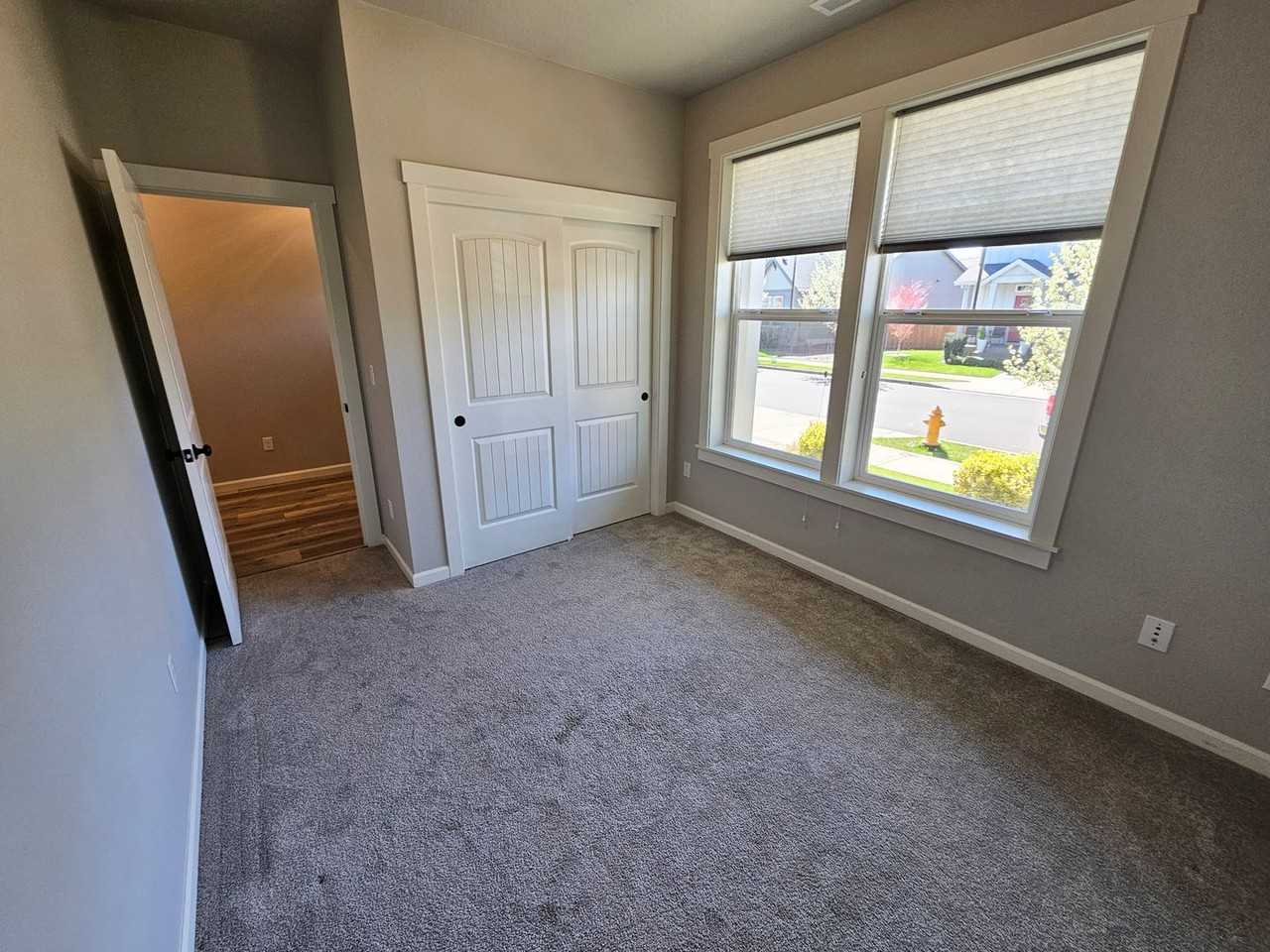 1400 Dahlia St - Photo 4 of 21