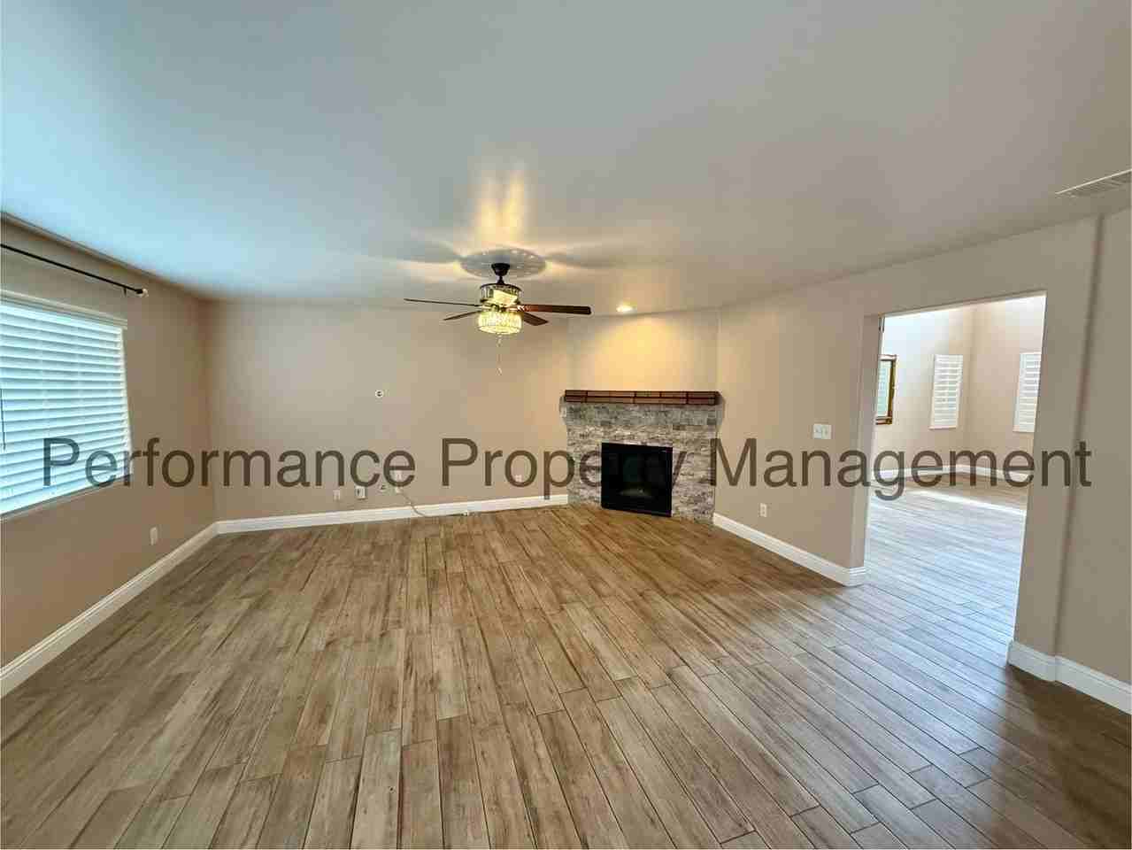 11120 Grand Prairie Dr - Photo 4 of 30