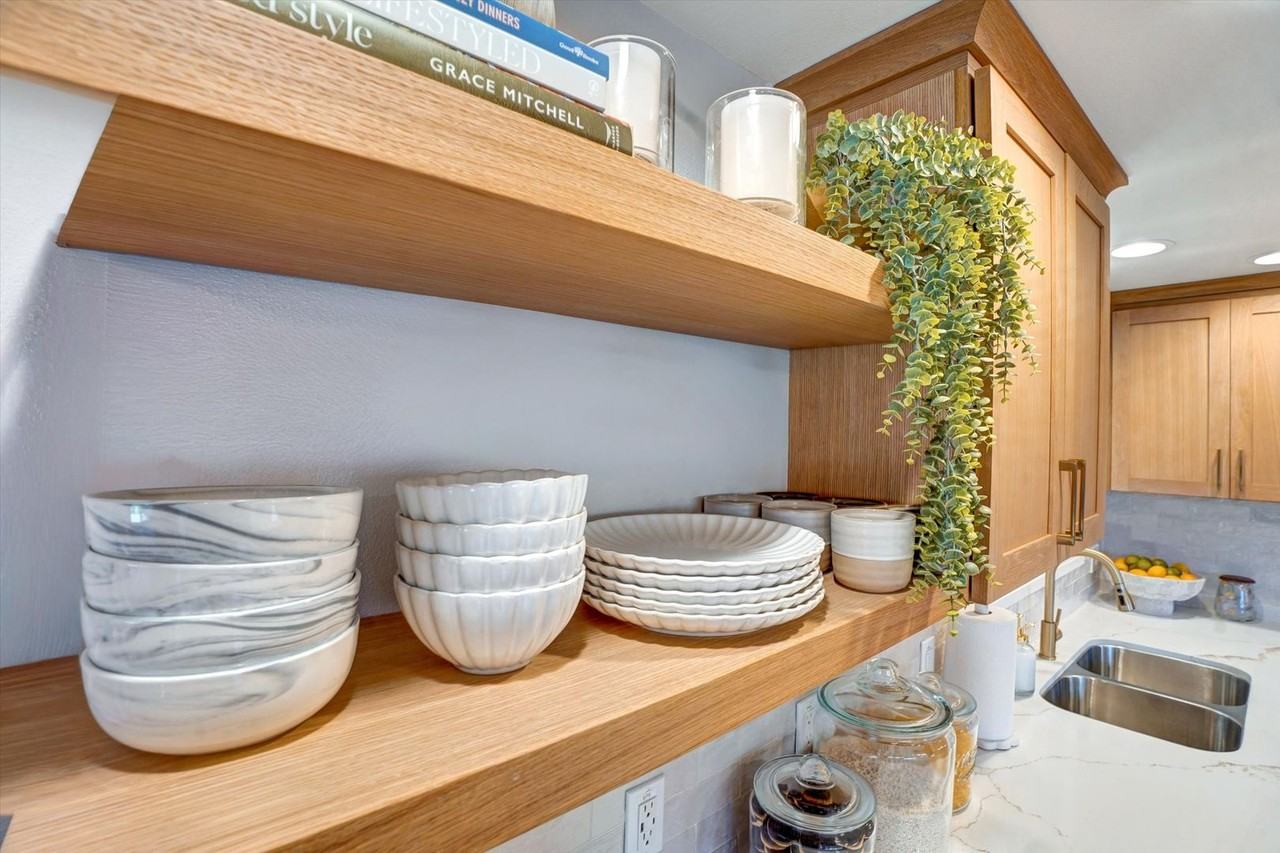 16053 Red Coach Ln - Photo 7 of 32